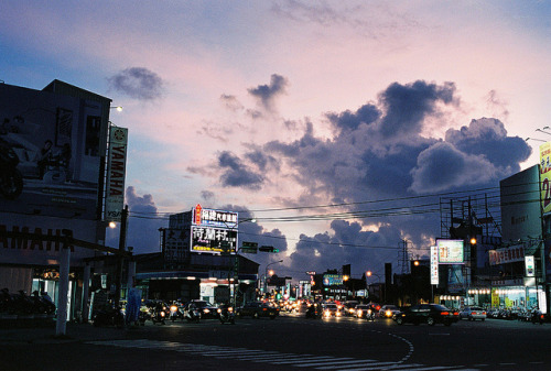 追著雲 by 公夫斯基 on Flickr.