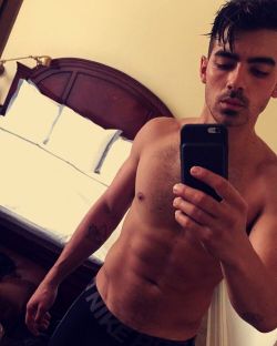 celebrityboyfriend:  Joe Jonas Shirtless Selfie 