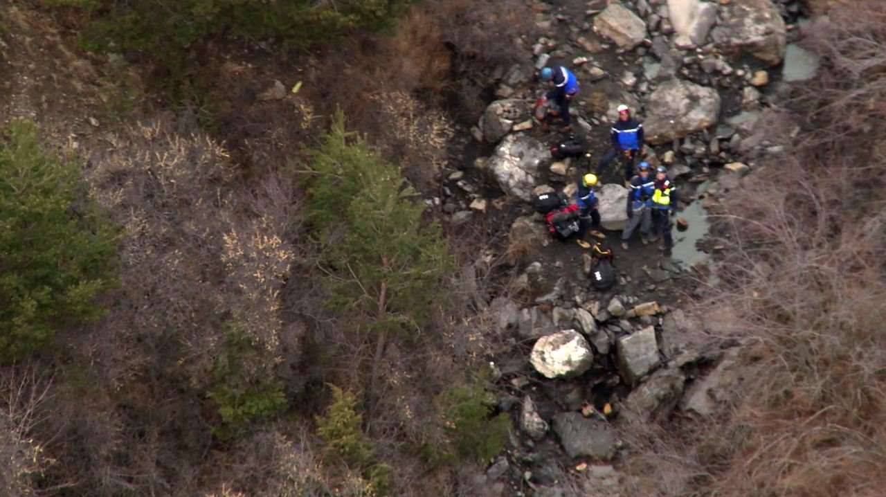 TRAGEDIA AEREA. Localizaron las cajas negras del avión de Germanwings que cayó en Francia. Las tareas de rescate van a ser muy complicadas debido al dífícil acceso al lugar del siniestro y también al tiempo. (Reuters)