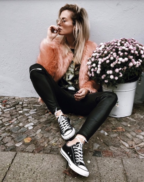 femalecult:Cool kid.