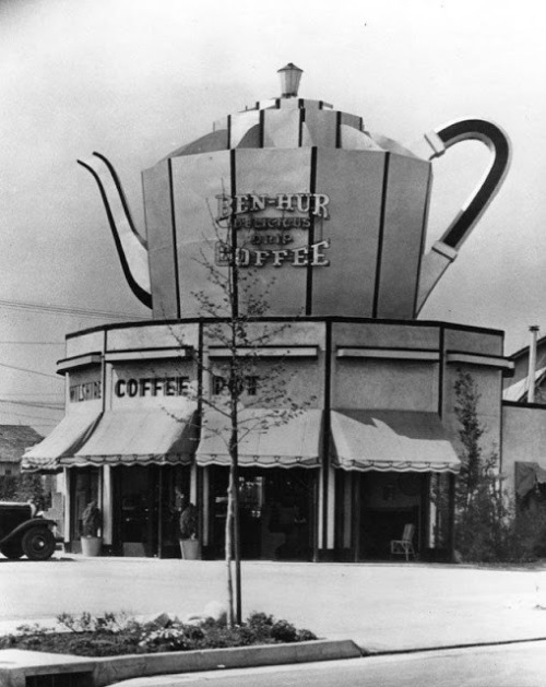 paulftompkins:  archiemcphee:  If only we had a time machine, then the next Geyser of Awesome Field Trip would be travel back in time to Los Angeles to visit these amazing roadside attraction restaurants shaped like giant food, animals, and housewares.