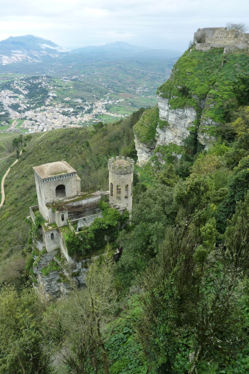 todancewithkings:The Castle of Venus at Erice, Sicily, Italy - sits where the ancient temple shrine 