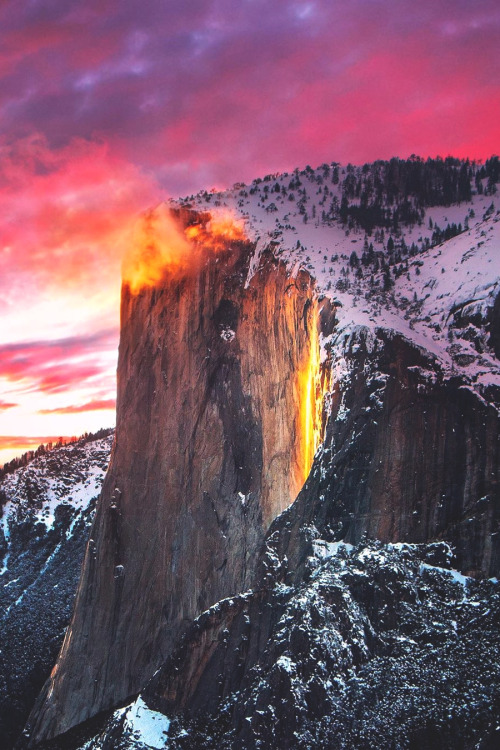 lsleofskye:  The incredible Yosemite Firefall! | neohumanityLocation: Yosemite National Park, California, USA