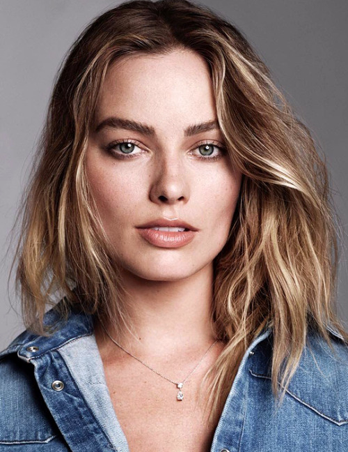 margotnews: Margot Robbie photographed by Terry Tsiolis for Elle US (November 2017)