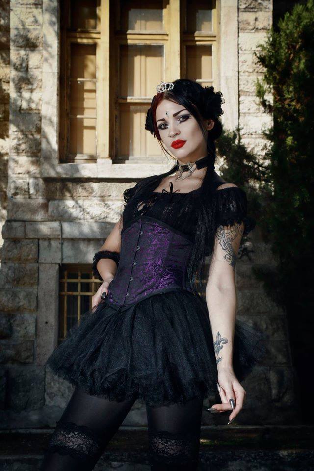 gothicandamazing:    Model: Mary De LisUnderbust &amp; Top: Burleska CorsetsBindi: