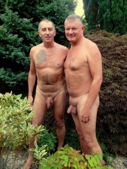 Les hommes naturistes