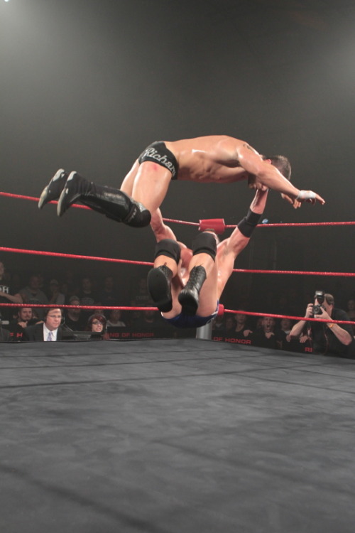 Porn rwfan11:  Roderick Strong tugs on Davey Richards photos