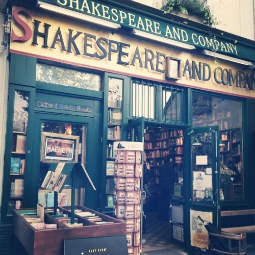 abooktuberabroad:at Shakespeare and Company Bookshop