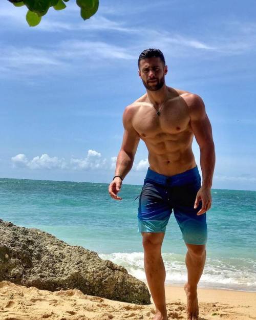 Konstantinos Vasalos - GREEK god, sexy muscle CLICK below to see more photos of  Konstantinos Vasalo