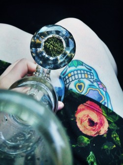 chubbybluntz:  happy 420 👽✌️ 