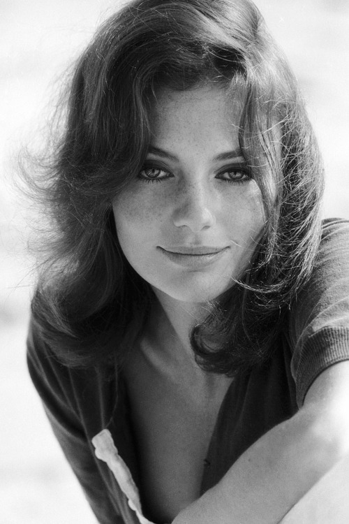 Jacqueline BissetFollow In search of beauty and please don’t copy…. reblogOnly high resolution pictu