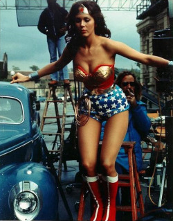  Lynda Carter on the set of Wonder Woman,