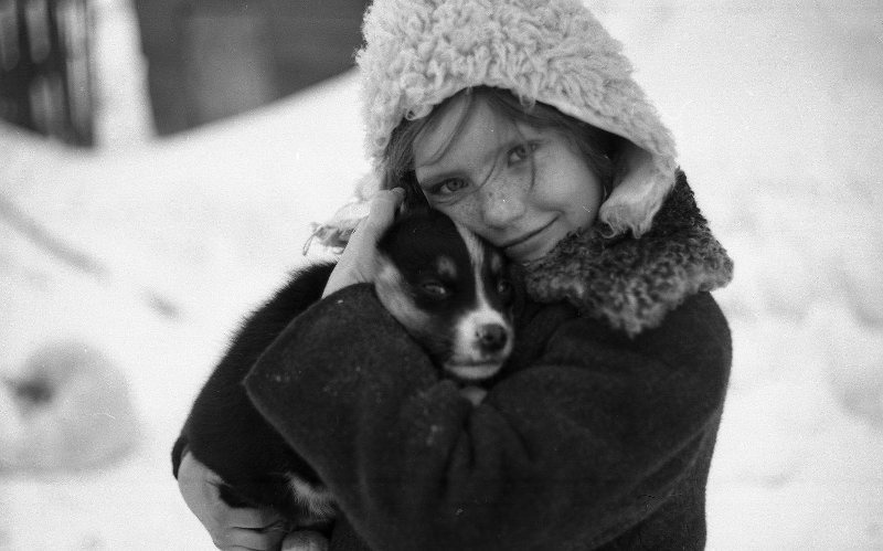 A girl with a puppy. Photo by Igor Gnevashev (Moscow oblast, Russia, 1970s).