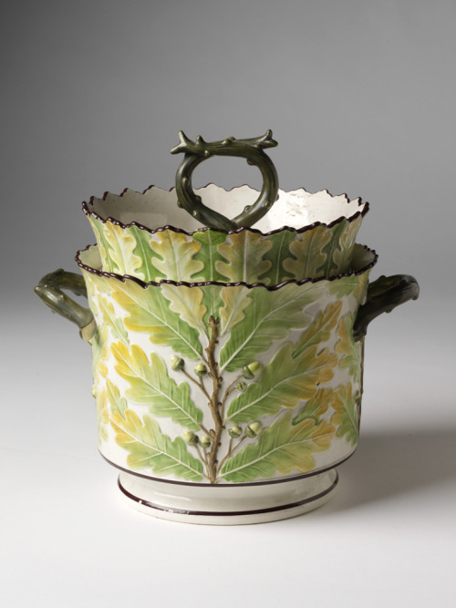 Davenport&rsquo;s, Ice Pail with cover, 1810. Pearlware. Longport, England. The custom of making fro