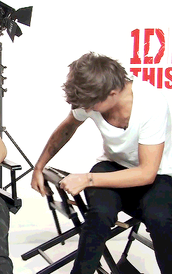 stylin-library:  Louis and the broken chair  