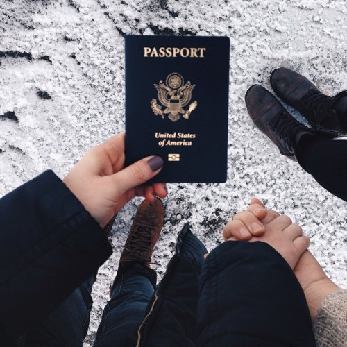 lady-wanderer:possibilityisinherhands:grab your passport and my hand (best friend road trips) (at Ap