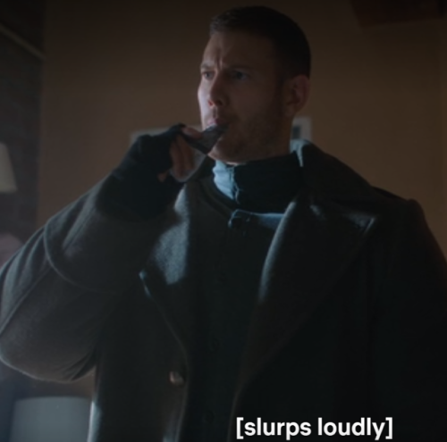birdmanlyss:Smh, why did I save two of the same image on my computer? 