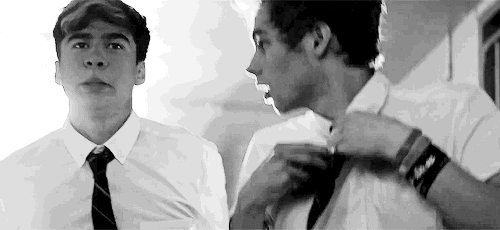 blamepunk5sos:  OKAY OMG NO THIS LOOKS LIKE THEY ARE RUNNING LATE FOR CALUMS WEDDING AND CAL IS FREAKING OUT AND STUFF AND BEST MAN LUKE IS TRYING TO CALM HIM DOWN AND OMG I CANT SOMEONE TAKE THIS PHONE AWAY FROM ME UGH 