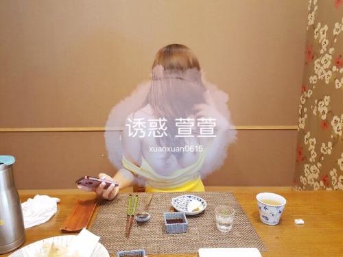 xuanxuan0615: 昨天整理房间，发现了一张内存卡，好多羞羞照片啊，我还以为都没了。还好没丢掉。给大家分享一下吧。这是在吃日本料理的时候，哈哈哈。