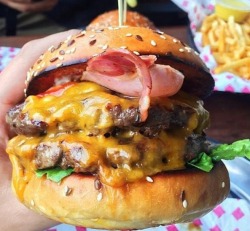 yummyfoooooood:  Big Juicy Bacon Doubke Cheeseburger