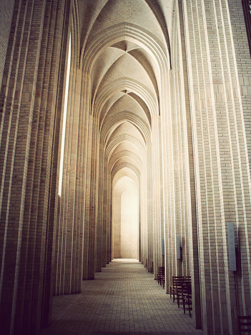 arpeggia:  Kim Høltermand - Grundtvigs Church, 2009 