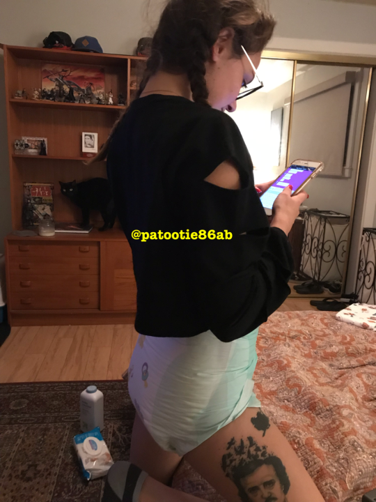 patootie86ab:   @bby-lttl-spc deep in convo w @skyem and her cuddlz butt  