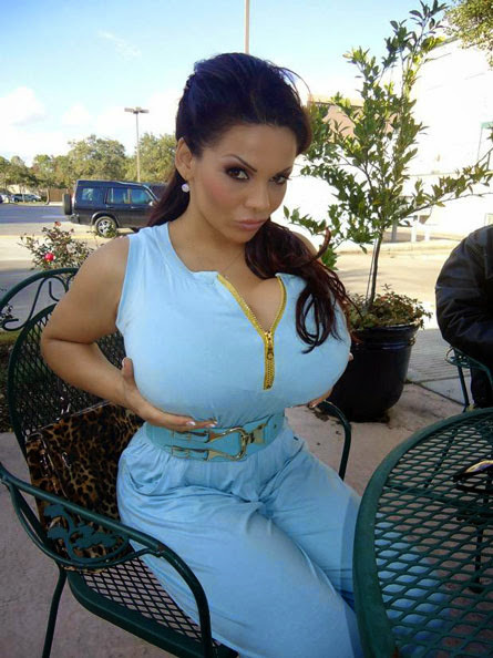 zealousaboutcurves:  I’ll drink to those! Mmm, yeah. 