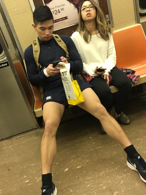 alllung: theasianinitiation: man spreading daddyyyyy 醉愛直男的粗腿