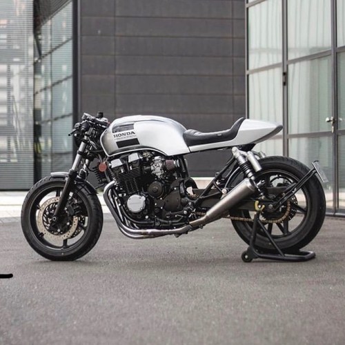 bestcaferacers: Honda CB750 Sevenfifty cafe racer www.bestcaferacers.com #caferacer #honda #brat #be