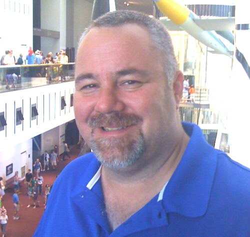 thebigbearcave:  tonybearuk:  membehr:  I love you  Sexy daddy   adorable bear face