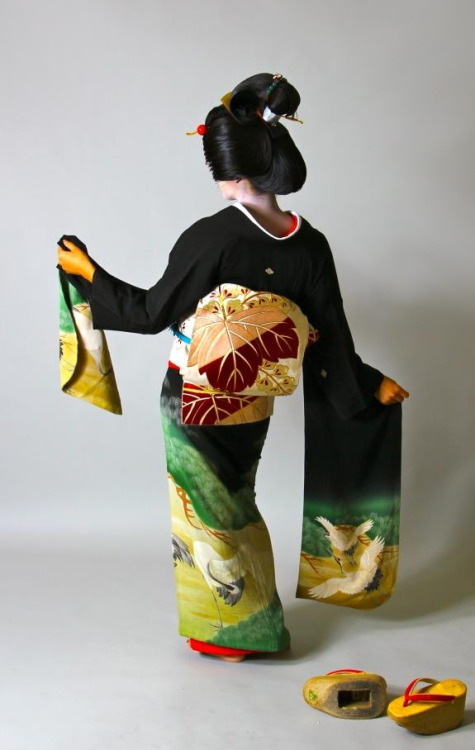 thekimonogallery - Geisha modeling an antique silk furisode and...