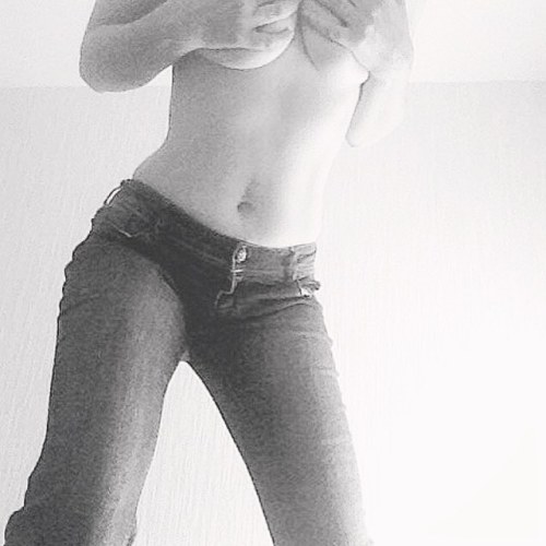 bodyinthelight:  Avoir ou ne pas avoir : [ Un Grain ]
