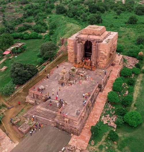 11th century Hindu temple in #Bhojpur on the outskirts of #Bhopal. This town of Bhojpur is famous f
