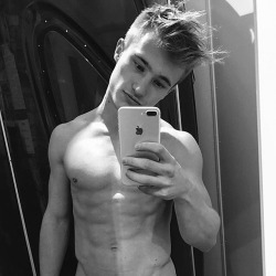 amazingmalenudity:  Jack Laugher