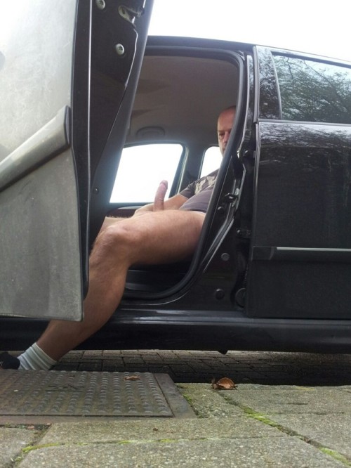 gayhairylovers:Parking cock