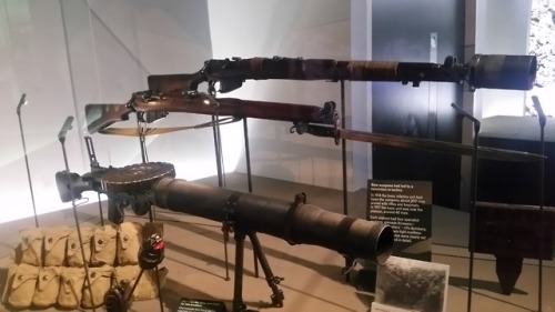 scrapironflotilla:A display of British infantry weapons at the IWM. A Lee Enfield with grenade disch
