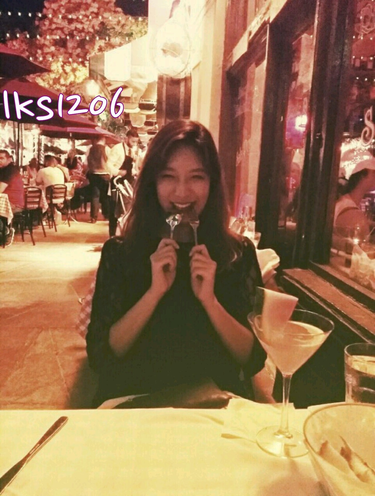 lks1206:  서울 용산구 살던 23살 신선x 현제 미국 시카고 유학중