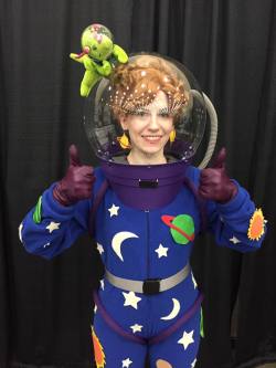 everdeer: Frizzle Spacesuit / Otakon 2016  Here it is! The big debut of the most challenging costume I’ve ever  done. This was a learning experience and I’d be lying if I said there  weren’t any tears, but I got through it! I will continue making