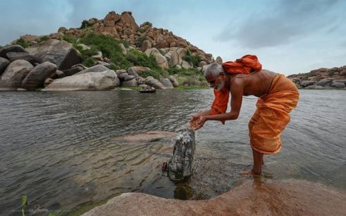 Bathing the deity, Hampi, Karnataka, photo by Jayaraj T.P.