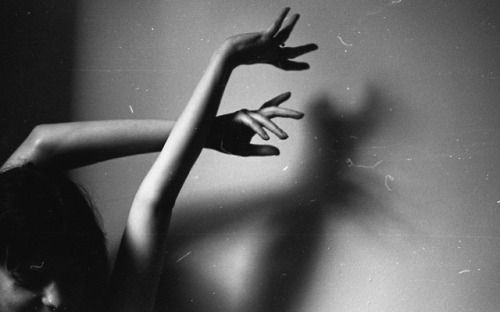 esbuk:  Reach, 2018 Emma Bell  