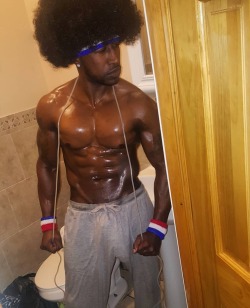 king-lil-diesel:  nycdicksucker:  blackstripperworshippers:  #GreySweatpantsMatters  Yes they do!  I agree they do