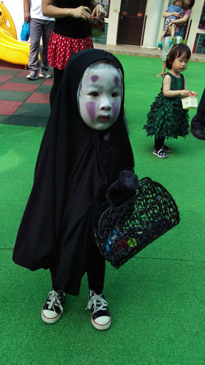 Last year, kindergarten Taiwan party Halloween Meng Meng cosplay Kaonashi a lot of baby scared littl