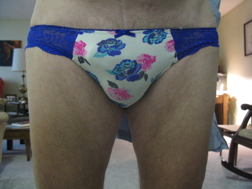 Porn photo stinson1: todays cute lil floral panty ;-)