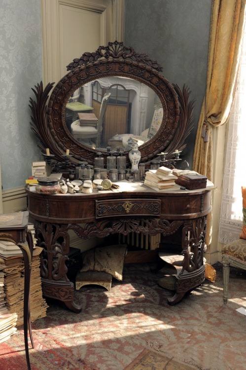 hurtsbeautifully: Dressing table of the Parisian apartment left locked and untouched for 70 years Ca