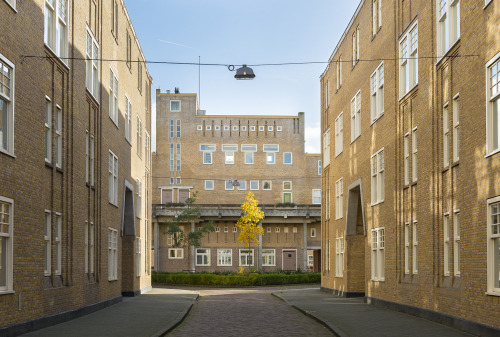 infiniteinterior:Justus van Effen housing complex, Rotterdam. Pioneering deck access housing from 