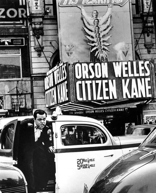 Orson Welles arriving at the premiere of