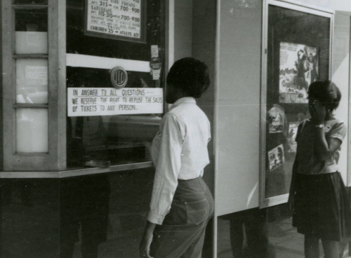 vculibraries:Protesting segregation at the State Theater in Farmville, Virginia, 1963 A police photo