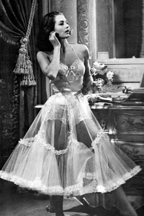  Cyd Charisse 