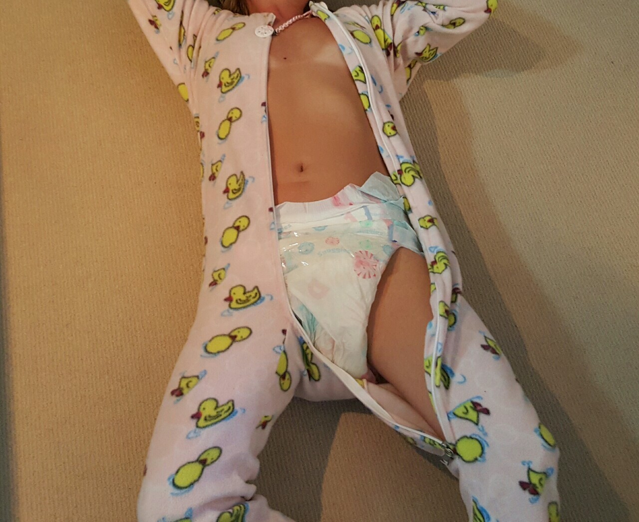 diapers4eva:  qld-daddy:   After gracie’s nap she had some lunch and a bottle of