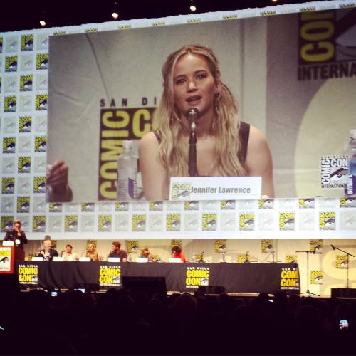 JLaw was looking amazing at #ComicCon. We ❤️ her hair!! #2015SDCC #SDCC #HungerGames #MockingjayPart